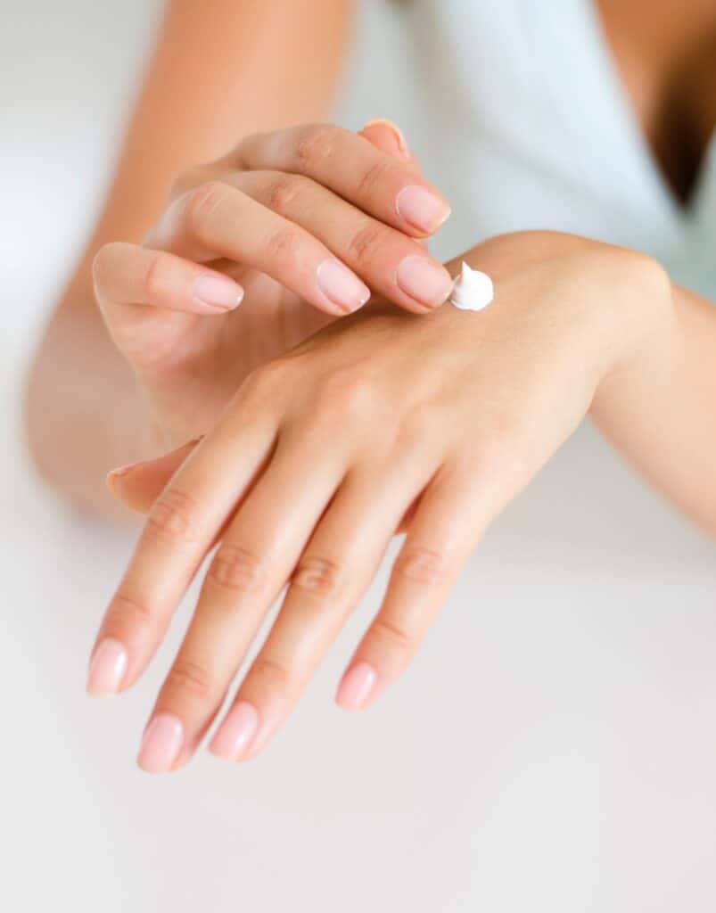 Top 5 Best hand creams for dry hands available in india 2022